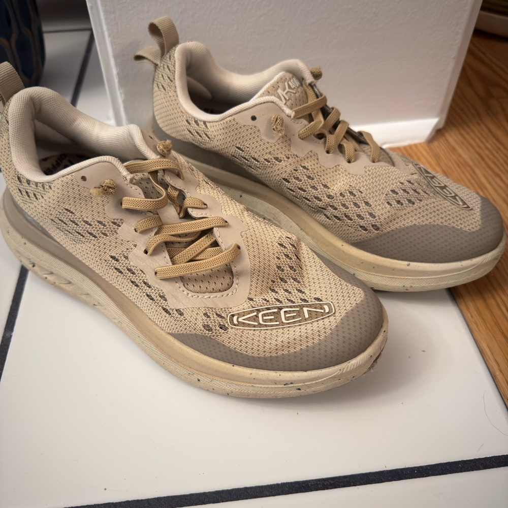 KEEN WK400 Walking Shoes Sz 8